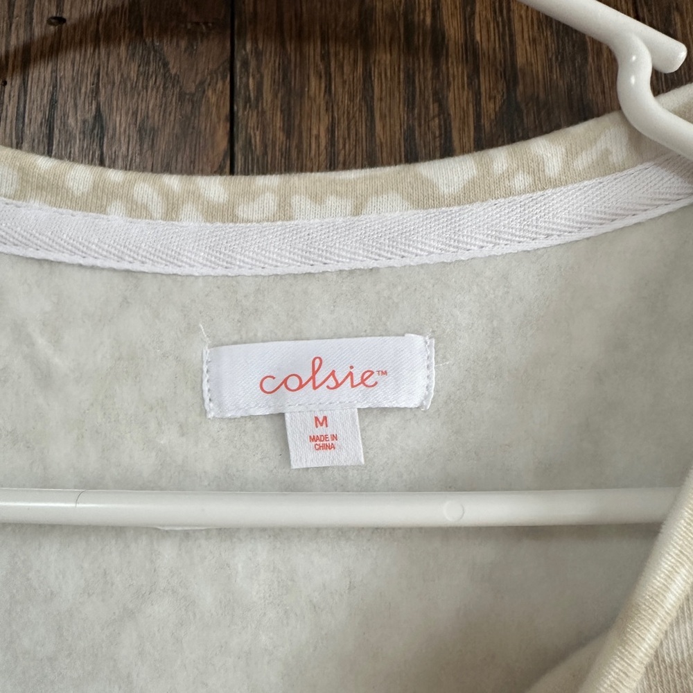 Colsie Cream Patterned Top - Picture 3 of 3